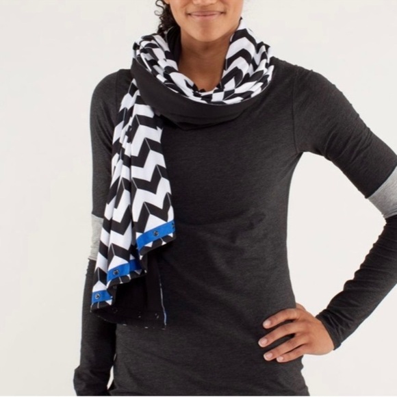 Lululemon Vinyasa Scarf *Luon Light Arrow Chevron White Black / Black - Picture 1 of 11